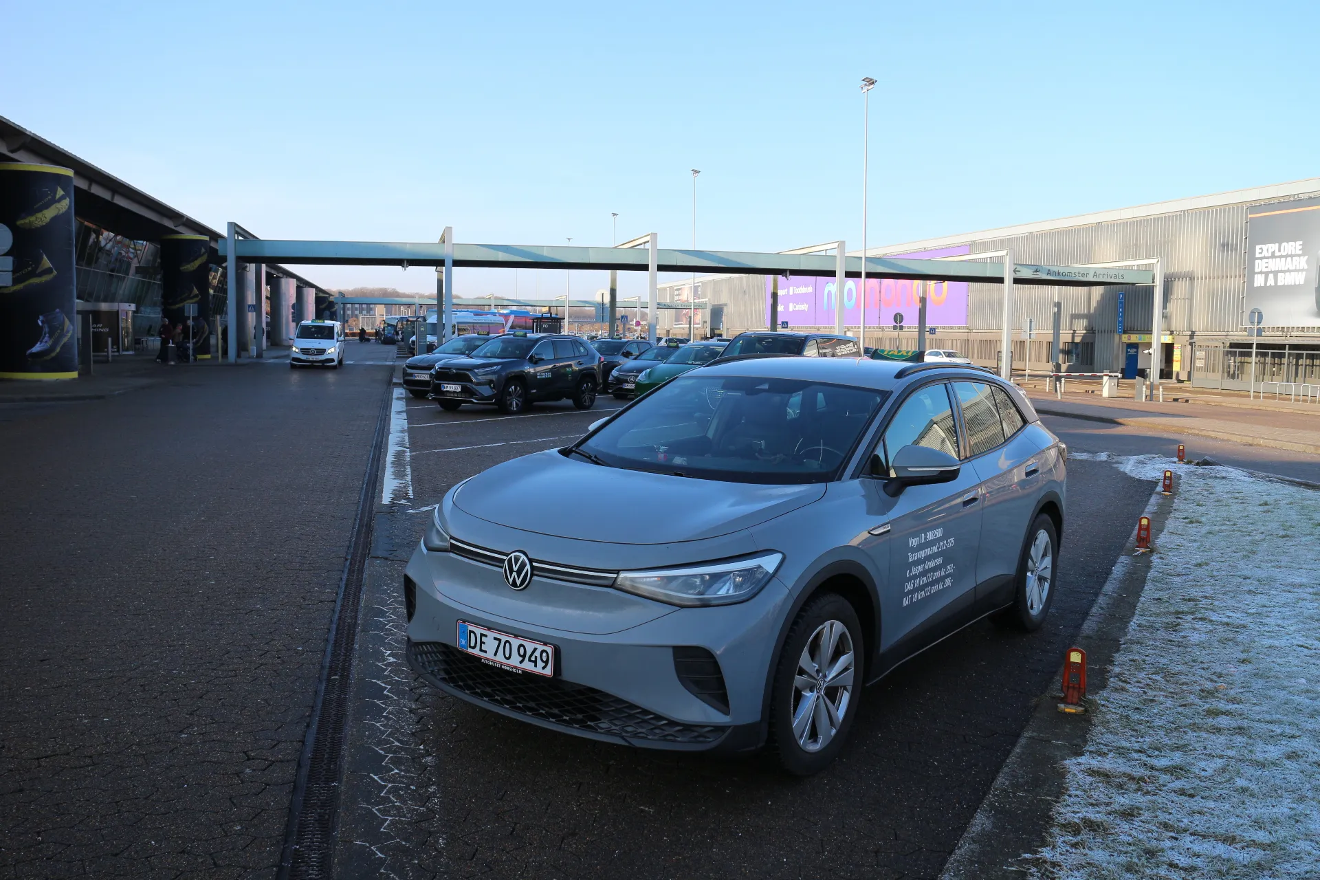 Taxa holder foran terminalen i Billund Lufthavn